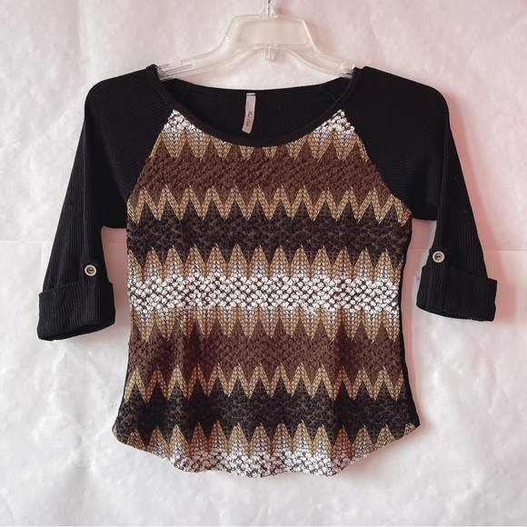 Academia Black & Brown Textured Top 🔲🤎🦇 - Picture 2 of 10